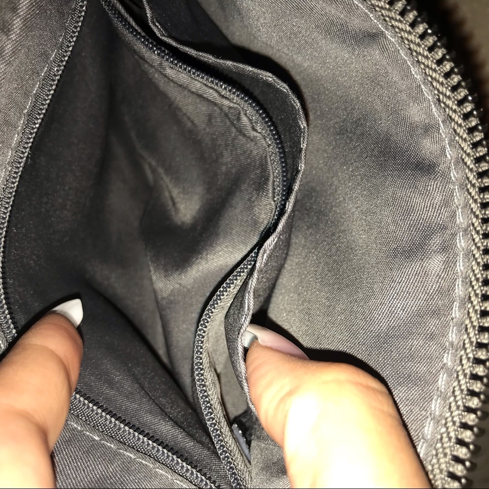 Metallic Wristlet/bag - Picture 6 of 8